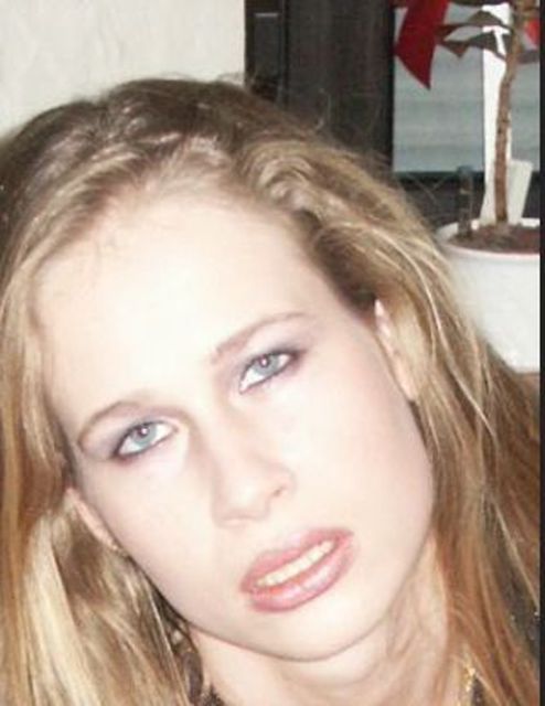 Desire35 - Ich bin eine Hausfrau, die eine Beziehung sucht...