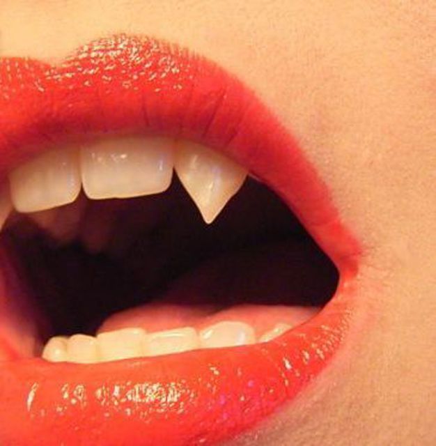 KissAGirl - Rotbraune Haare und grüne Augen!